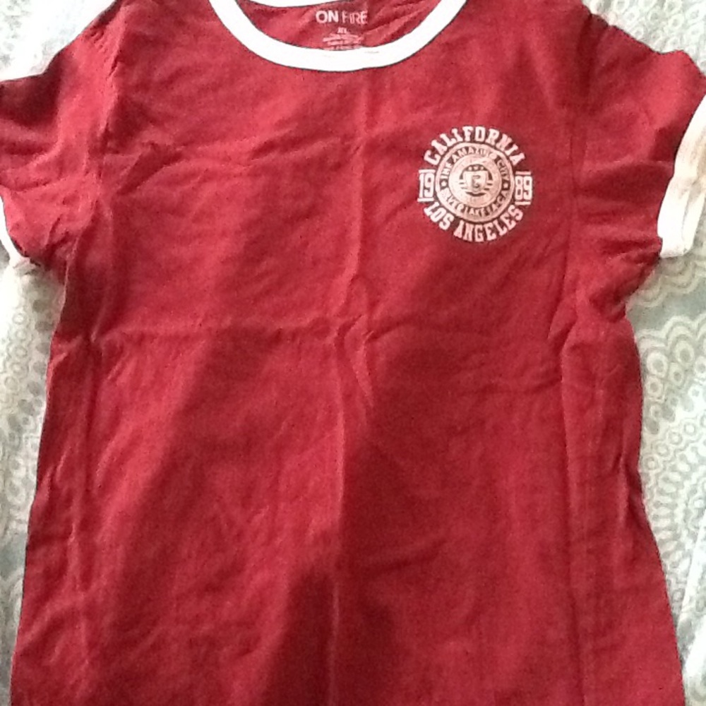 L.A. California t-shirt (burgundy color)